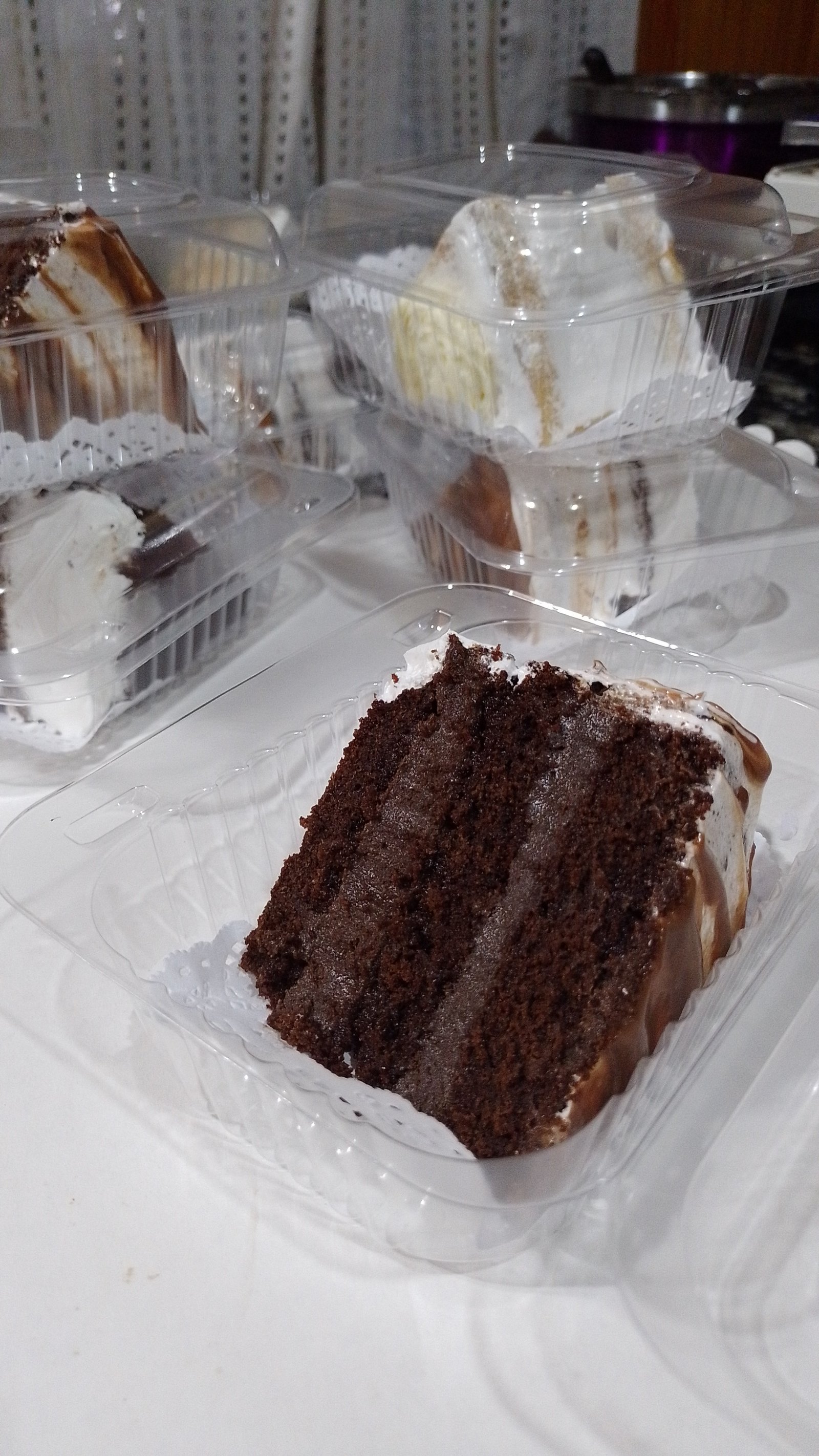 Torta de chocolate en porciones